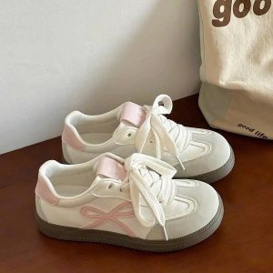 Giày thể thao có nơ